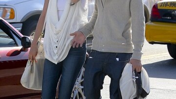  Ο Justin Bieber και η Selena Gomez…χεράκι-χεράκι