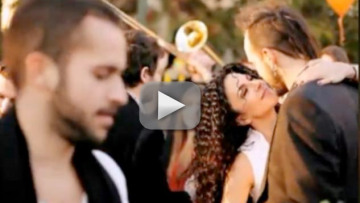 "Καυτά" φιλιά για Σολωμού και Μουζουράκη!