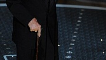 Οσκαρ 2011: Έκλεψε την παράσταση ο Kirk Douglas