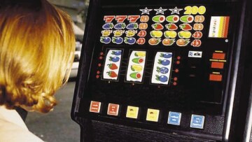 Οι καυτοί διάλογοι για τον τζόγο που έφεραν την κρίση