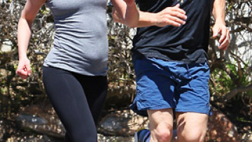 Δεν είναι έγκυος η Scarlett Johansson 