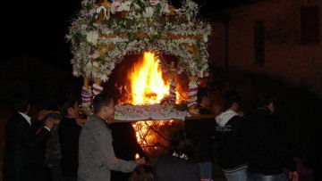 Το κάψιμο του Ιούδα και άλλα έθιμα 