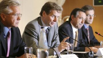 “Γκάζια” για ασφαλιστικό, έσοδα και κρατική σπατάλη