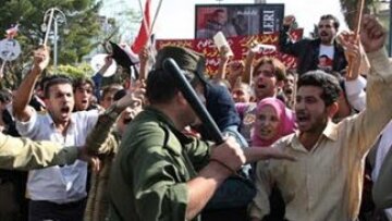 Μπαράζ συλλήψεων αντικαθεστωτικών στη Συρία