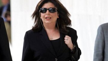 Ξέχασε τα... γαλλικά και ζητά Έλληνα δικηγόρο η Αντ. Ηλία