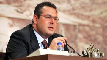 Επίθεση Καμμένου σε Παπανδρέου και άνω - κάτω η Βουλή