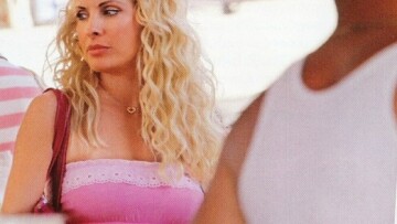 Ροζ και καλοκαιρινή η Ελένη Μενεγάκη!