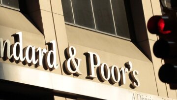 S&P: Μία στις τρεις πιθανότητες να υποβαθμιστούν πάλι οι ΗΠΑ 