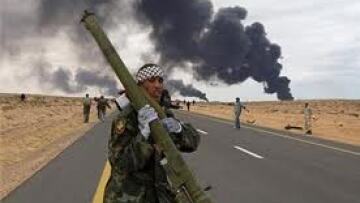 Λιβύη: Έβαλαν «Ράμπο» για το πετρέλαιο οι εξεγερμένοι