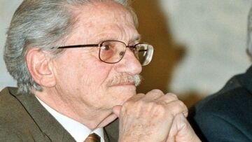 Μεσίστιες σημαίες εις μνήμην Πεπονή