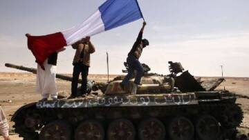 Οι εξεγερμένοι της Λιβύης "προελαύνουν προς την Τρίπολη"