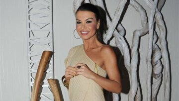 Από το μαιευτήριο ...στη σκηνή η Νίνα Λοτσάρη 