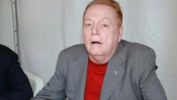 Μεγιστάνας του πορνό εναντίον υποψηφίου προέδρου