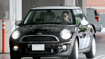 Katie Holmes: Ερωτας με τα Μini cooper της