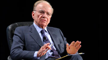 Καταγγελία παράνομης απόλυσης στον όμιλο Μέρντοχ