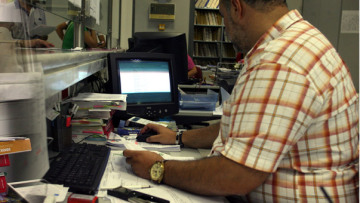 Φεύγουν οι πιο μεγάλοι και οι λιγότερο μορφωμένοι από το Δημόσιο