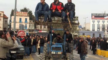 Σπάνε την απεργία τα κρητικά πλοία  