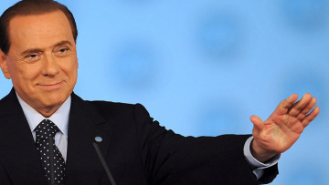 Στα … «σχοινιά» ο Μπερλουσκόνι