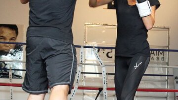 Adriana Lima: Μια σέξι μποξέρ 