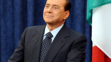 Το Κρεμλίνο "χαιρετίζει" την απόφαση του Μπερλουσκόνι να παραιτηθεί