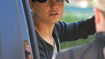 Casual και χωρίς ίχνος μακιγιάζ η Mila Kunis 