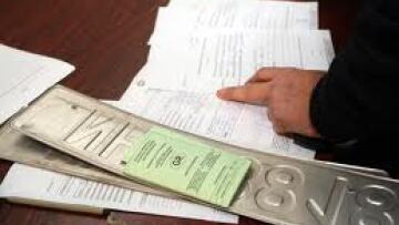 Ουρες για την καταθεση πινακίδων 