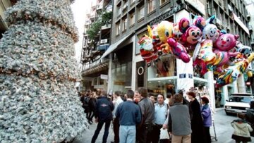Ξεκινά από την Πέμπτη το εορταστικό ωράριο των καταστημάτων 