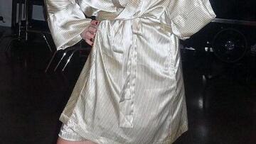 Ημίγυμνη… πριν τη γυμνή φωτογράφηση η Lohan!