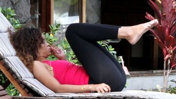 Το «περίεργο» τσιγάρο της Rihanna!