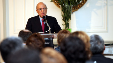 Σημίτης: "Πολιτικά μοιραίο λάθος το μνημόνιο"