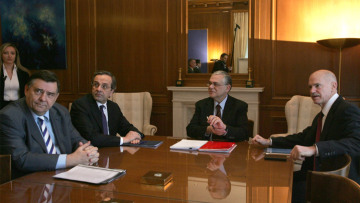 Σώζεται το Δώρο Χριστουγέννων, περικόπτεται ο 14ος μισθός