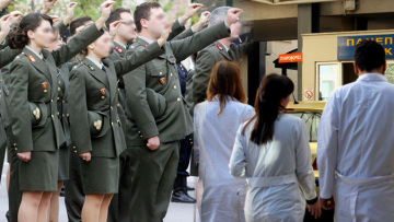 Στυλώνουν τα πόδια οι υπουργοί για Στρατό και νοσοκομεία