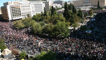 Ειρηνική συγκέντρωση στο Σύνταγμα για τα μέτρα-σοκ 