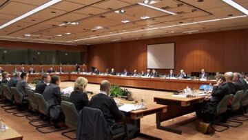Επίτροπος ή διευρυμένη "Τρόικα" επί τάπητος στο Eurogroup