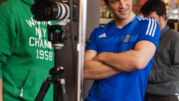 Ο Σάκης στα γαλανόλευκα!