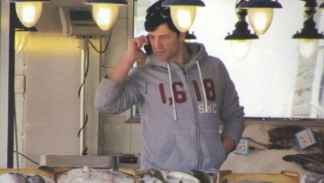 Ο Σάκης... στην ψαραγορά!