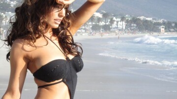 Kelly Brook: Αυτό θα πει καμπύλες! 