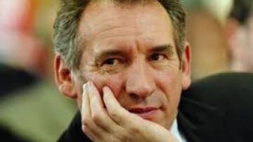 Μπαϊρού: Ο Σαρκοζί επικυρώνει τις θέσεις της άκρας δεξιάς