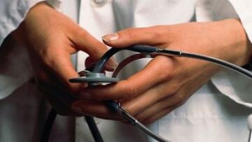 Αναφορά του Ιατρικού Συλλόγου Αθηνών για τις ιερόδουλες με το AIDS στον Άρειο Πάγο