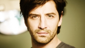 Εξοργισμένος με τους πολιτικούς ο Σάκης Ρουβάς 