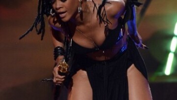 Η "καυτή" εμφάνιση της Rihanna στο American Idol