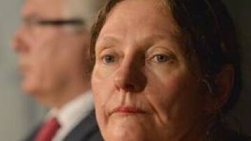 Ξέσπασε η μητέρα του Τζούλιαν Ασάνζ