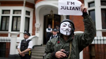Anonymous εναντίον βρετανικής κυβέρνησης λόγω Ασάνζ