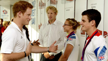 Επέστρεψε στα... καθήκοντά του ο πρίγκιπας Χάρι 