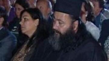 Η σατανική παπαδιά... έγινε τραγούδι! 