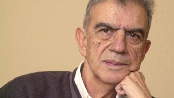 Επίθεση από άγνωστο άνδρα κατήγγειλε ο Μένης Κουμανταρέας