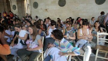 Ομαδικός θηλασμός από μητέρες στην Κρήτη