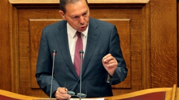 Ψήφιση των μέτρων ή χρεοκοπία, προειδοποιεί ο Στουρνάρας 