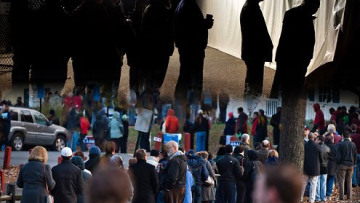 Μια «καλή βραδιά» περιμένει ο Ομπαμα, «πολύ αισιόδοξος» ο Ρόμνεϊ