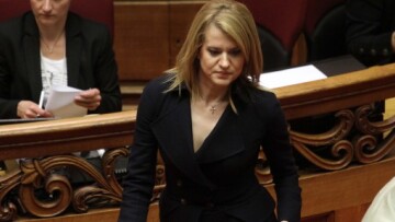 Θεοδώρα Τζάκρη: «Ψηφίζω με το πιστόλι στον κρόταφο για τελευταία φορά» 